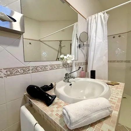 Court View Apartment