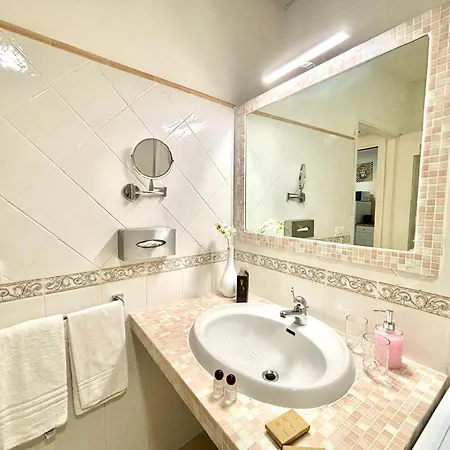 Court View Apartment